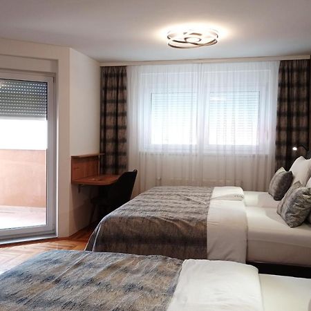 Apartments Hana City Center リヴノ エクステリア 写真