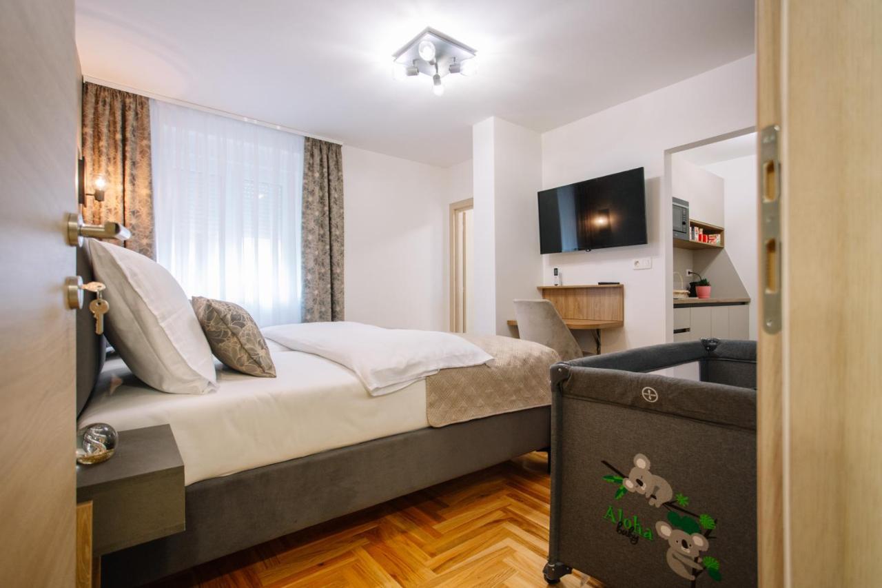 Apartments Hana City Center リヴノ エクステリア 写真