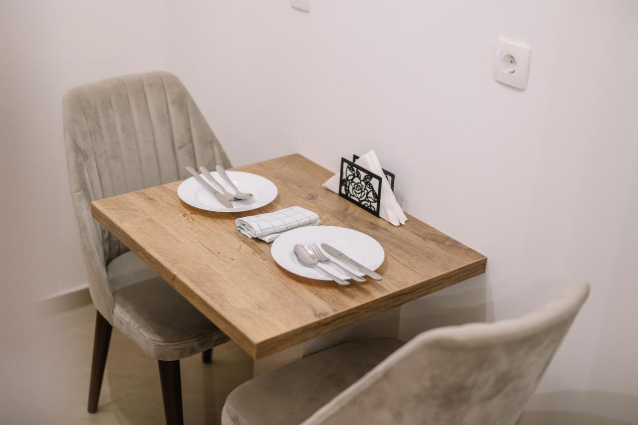Apartments Hana City Center リヴノ エクステリア 写真