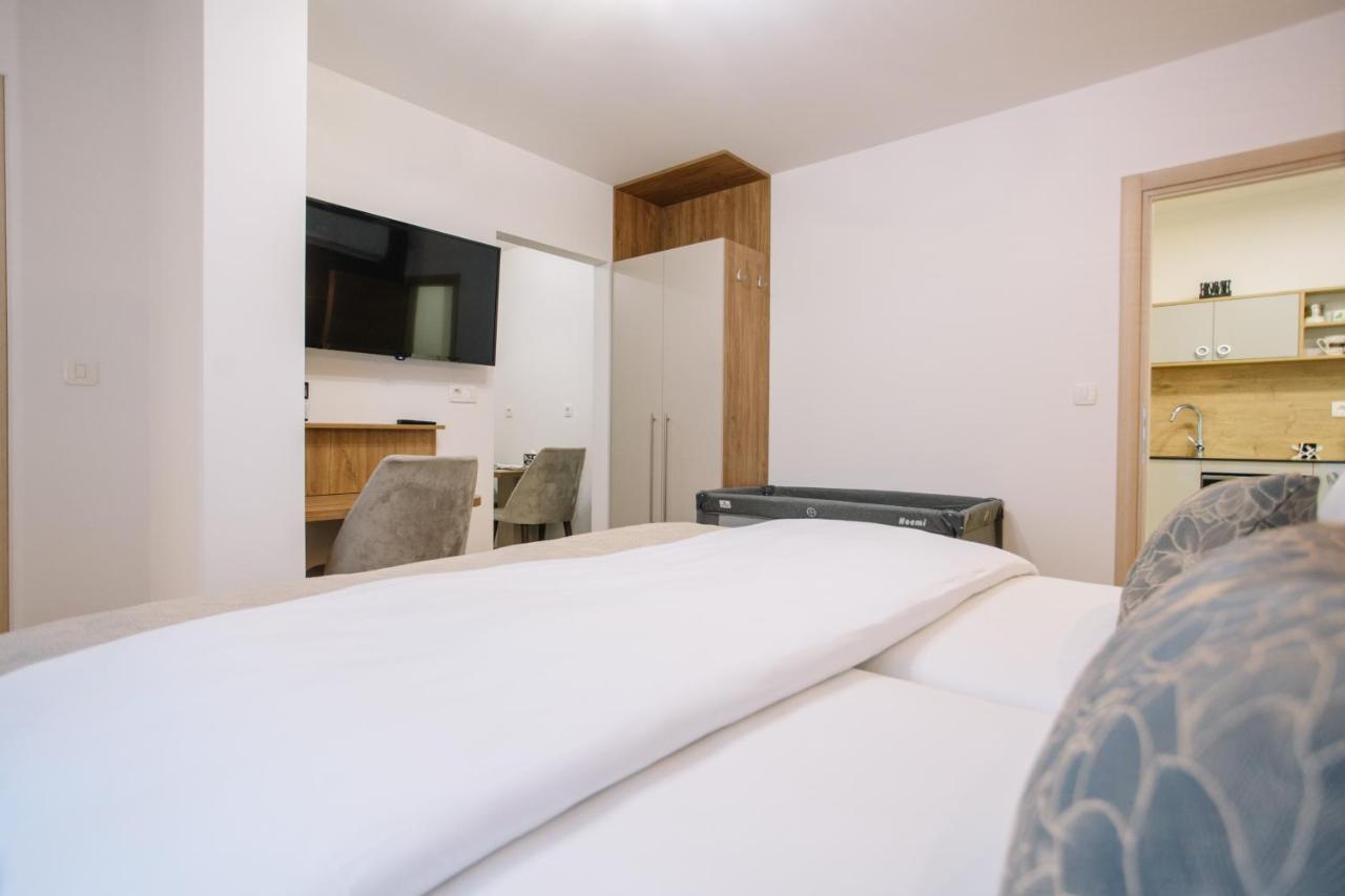 Apartments Hana City Center リヴノ エクステリア 写真