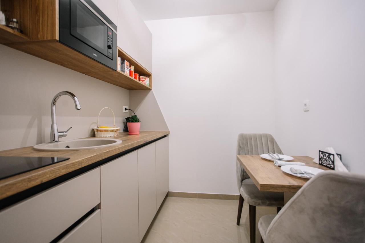 Apartments Hana City Center リヴノ エクステリア 写真