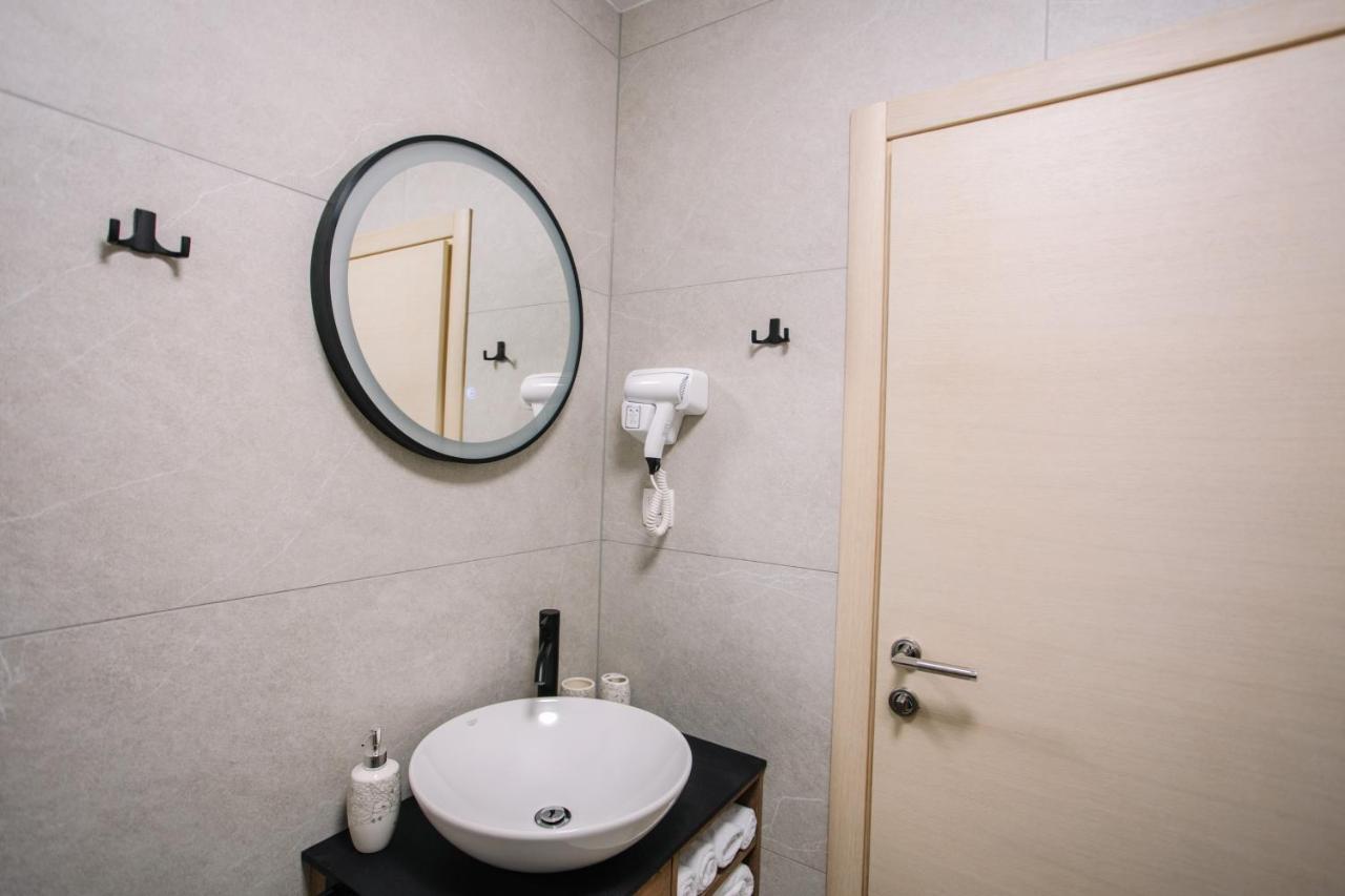 Apartments Hana City Center リヴノ エクステリア 写真