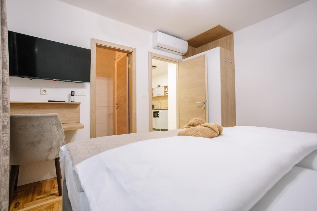 Apartments Hana City Center リヴノ エクステリア 写真