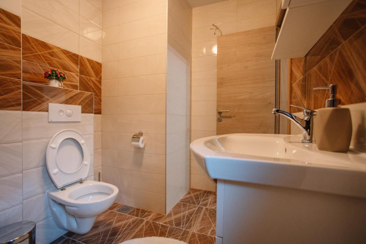 Apartments Hana City Center リヴノ エクステリア 写真