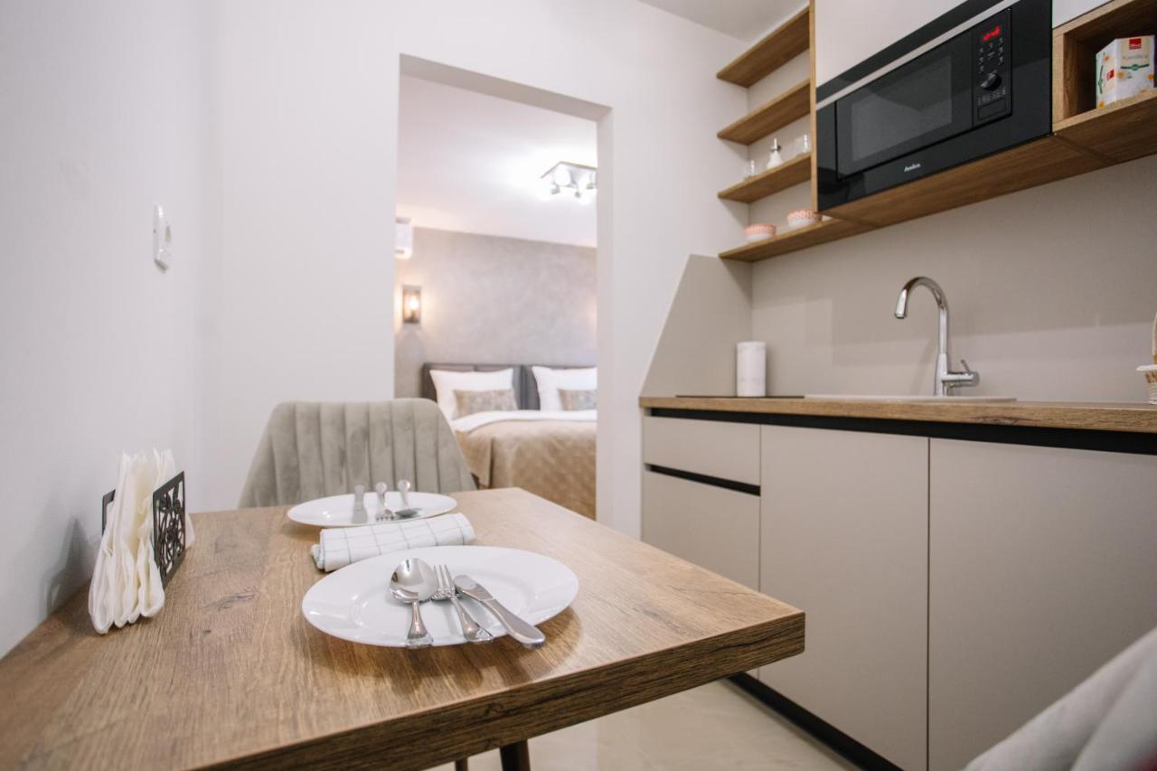 Apartments Hana City Center リヴノ エクステリア 写真