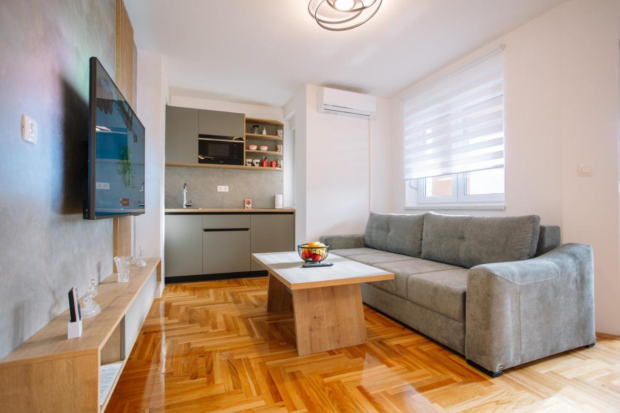 Apartments Hana City Center リヴノ エクステリア 写真