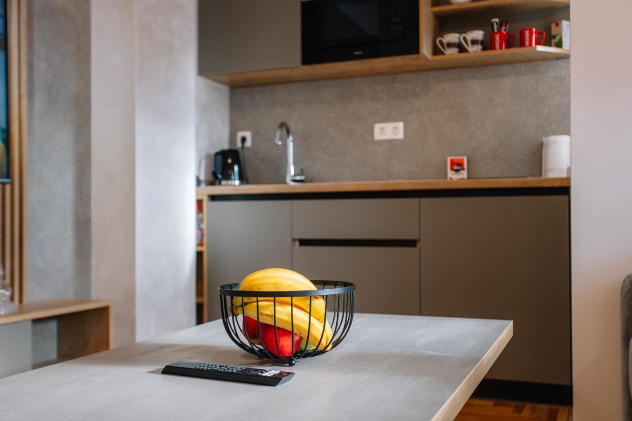 Apartments Hana City Center リヴノ エクステリア 写真
