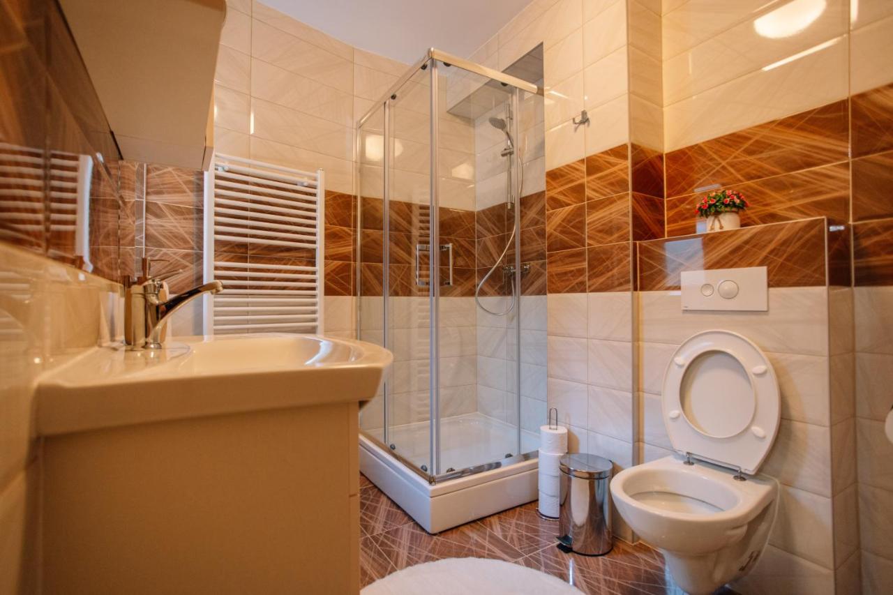 Apartments Hana City Center リヴノ エクステリア 写真