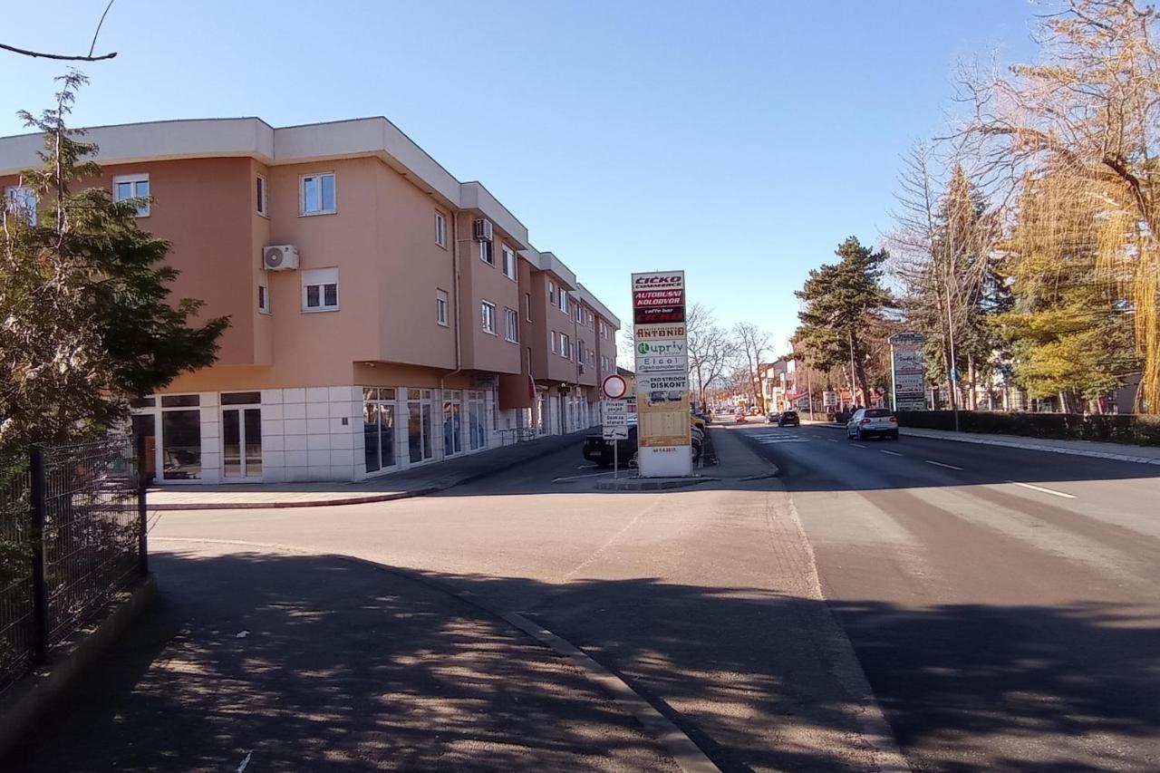 Apartments Hana City Center リヴノ エクステリア 写真