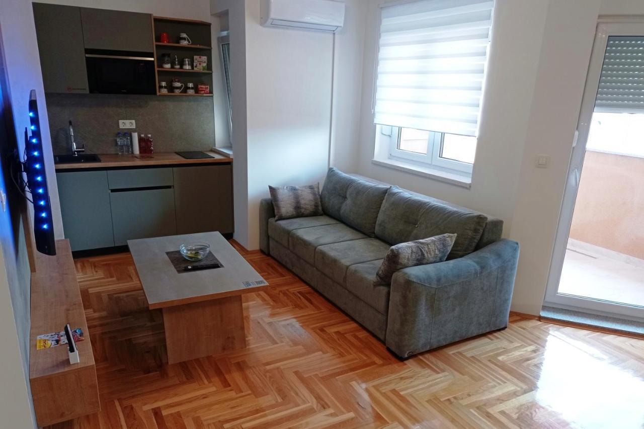 Apartments Hana City Center リヴノ エクステリア 写真