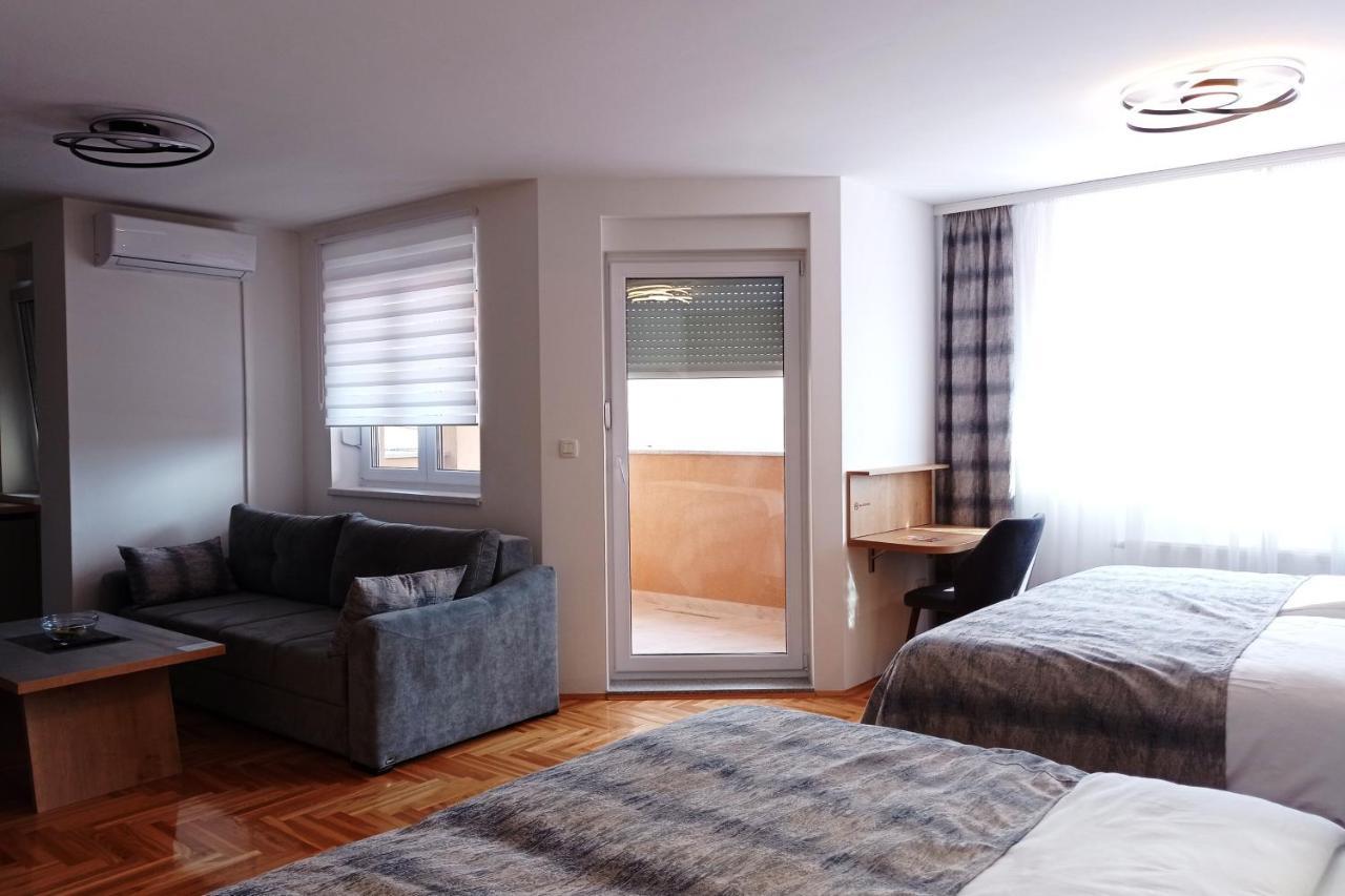 Apartments Hana City Center リヴノ エクステリア 写真